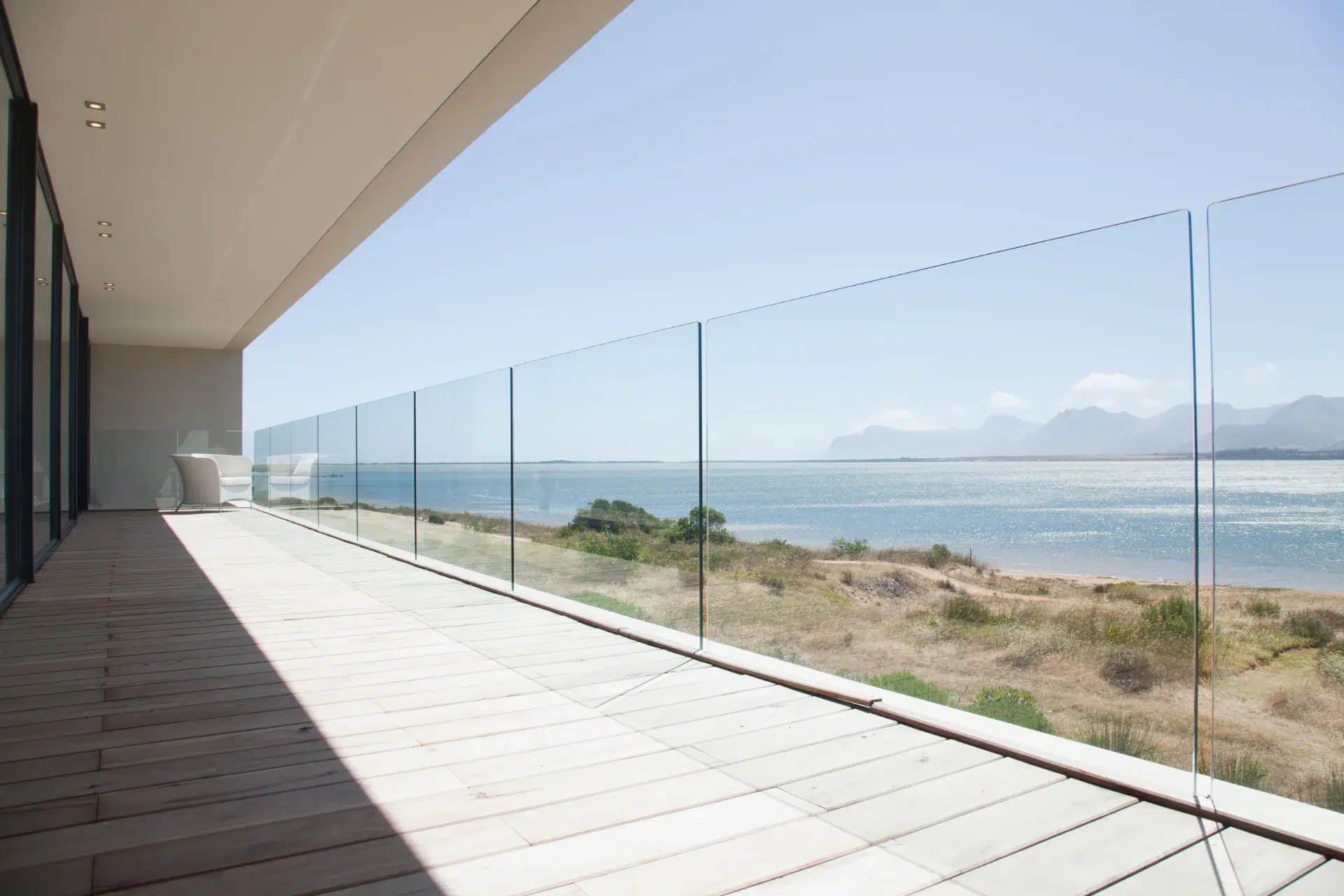 VLX 120 Glass Railing System in Santa Clarita, CA | Juniper Windows Santa Clarita - detail 1